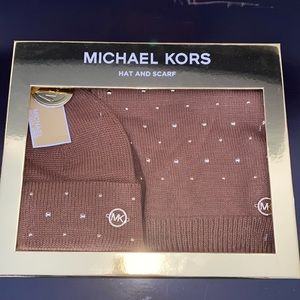 *NEW* MICHAEL KORS Hat and Scarf